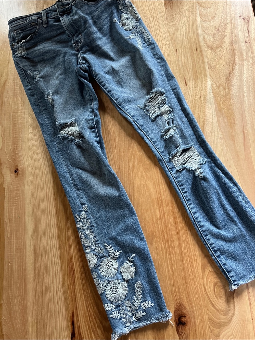Abercrombie & Fitch Distressed Embroidered Blue Cropped Jeans